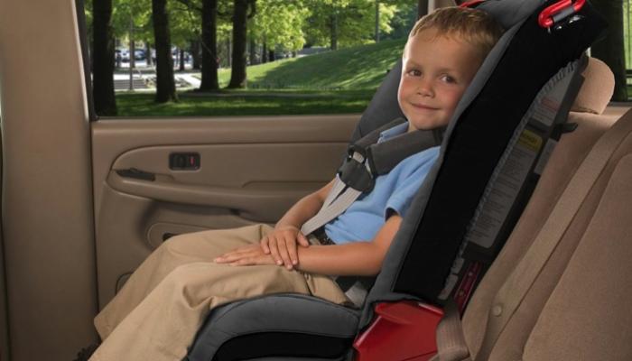 A kid in his car seat