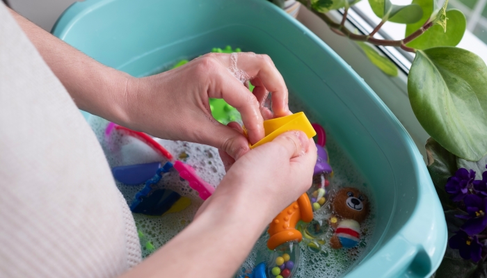 SQUEAKY CLEAN BUBBLE BATH SLIME - THE TOY STORE