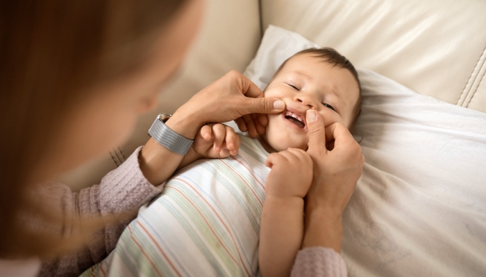 Baby's teeth coming through in the wrong order.