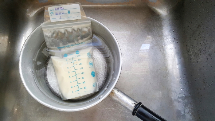 Defrosting breast milk with water normal temperature.