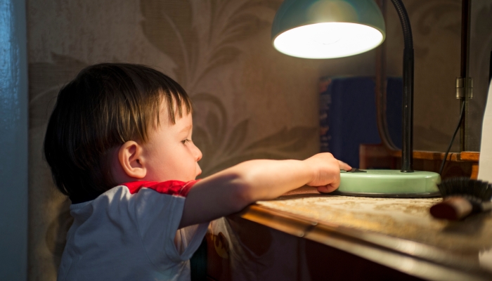 Little kid turning off the light.