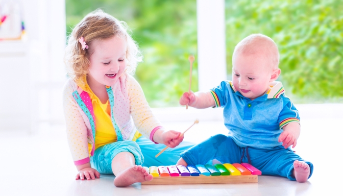 Kids playing music with xylophone.
