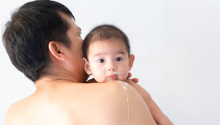 https://www.wonderbaby.org/wp-content/uploads/2023/05/concept-of-parent-care-to-the-child-and-over-feeding-in-baby.jpg