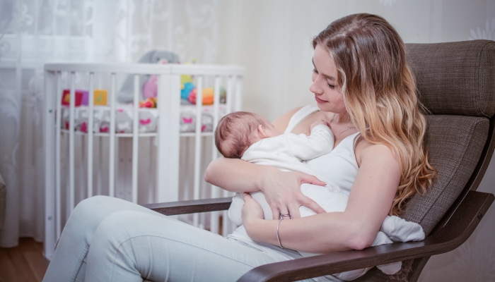 5 Best Breastfeeding Chairs for Nursing Moms of 2023