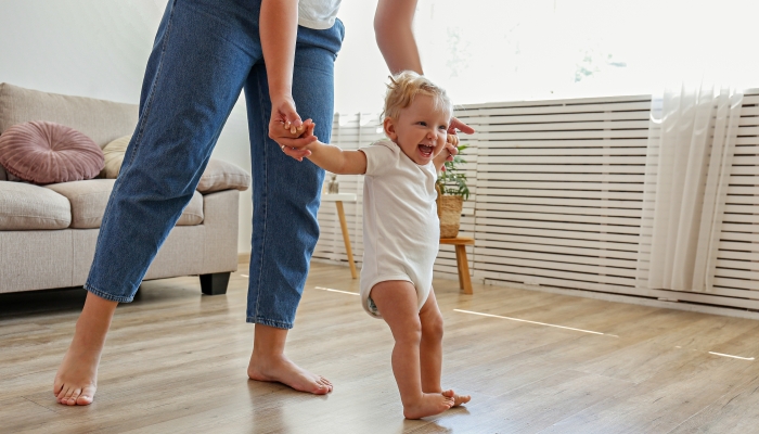 First steps of a little girl.