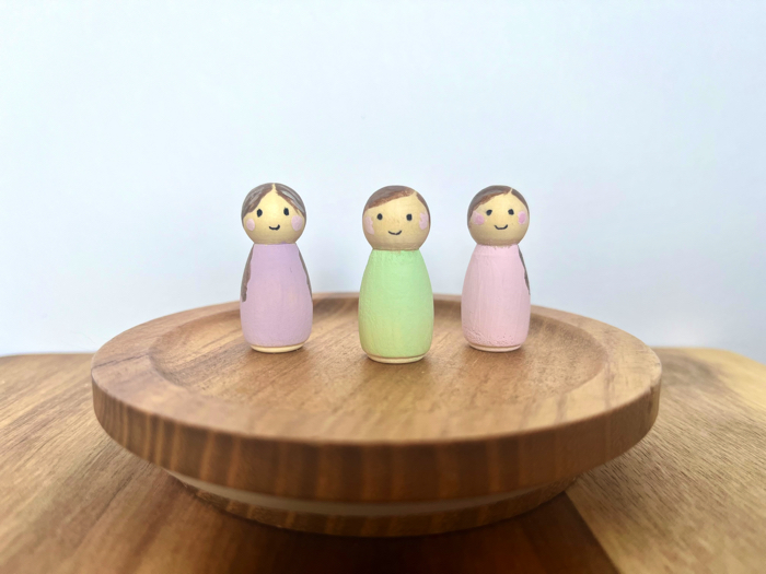 https://www.wonderbaby.org/wp-content/uploads/2023/08/painting-peg-dolls-9.jpg