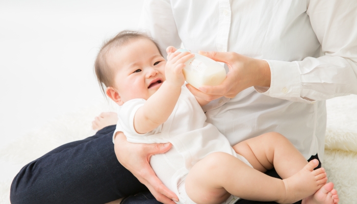 https://www.wonderbaby.org/wp-content/uploads/2023/09/The-baby-who-drinks-milk.jpg